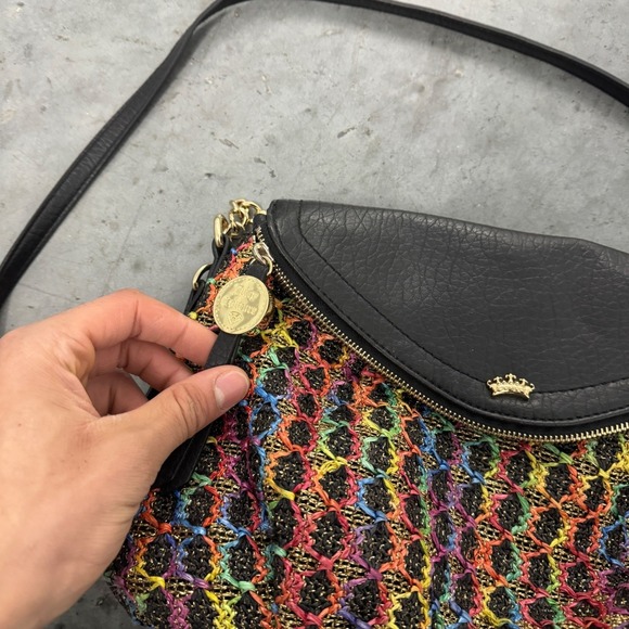 Juicy Couture Rainbow Knit Crossbody Shoulder Bag Black Leather Flap Gold Accent - Picture 2 of 6